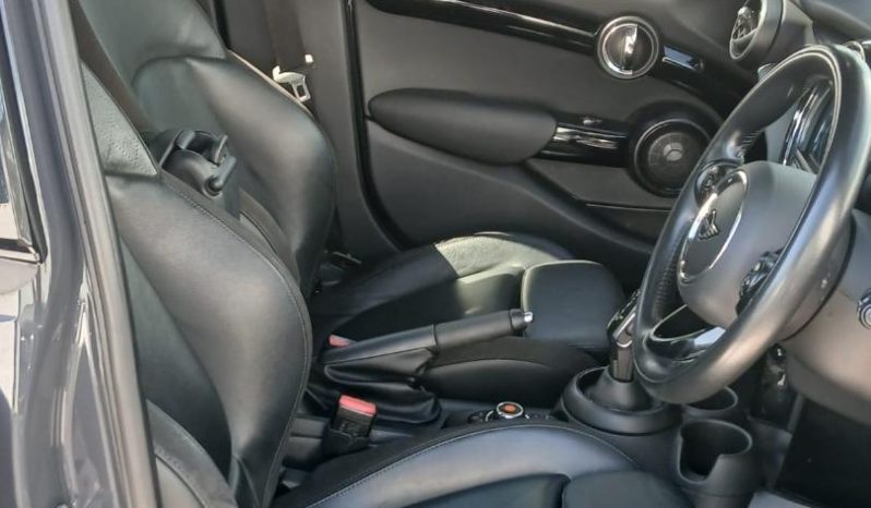
								MINI Hatch 5-Door Cooper S Steptronic full									