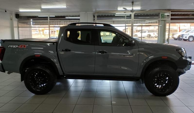 
								Nissan Navara 2.5D Pro-4X D Cab 4X4 At full									