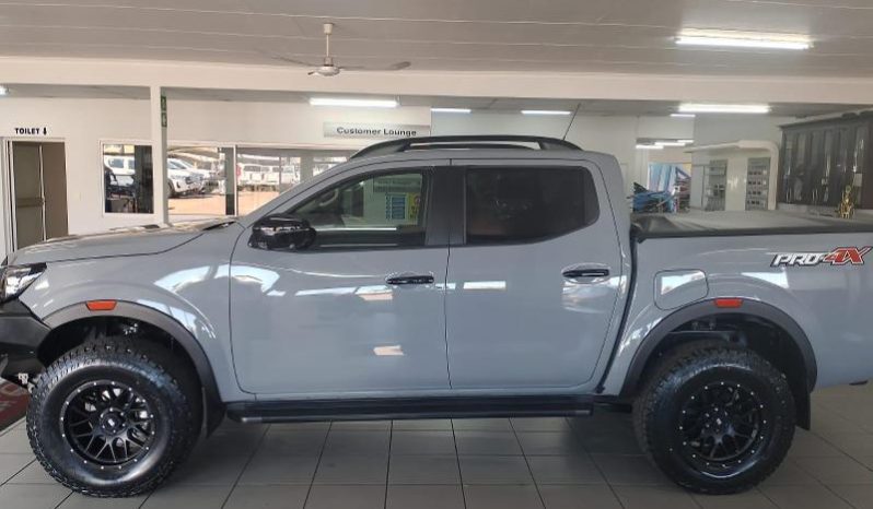 
								Nissan Navara 2.5D Pro-4X D Cab 4X4 At full									