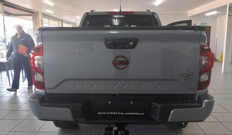 
								Nissan Navara 2.5D Pro-4X D Cab 4X4 At full									