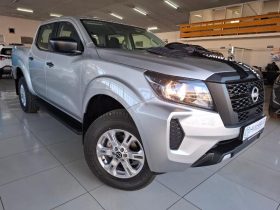 Nissan Navara 2.5D Se Plus D Cab 4X2 At