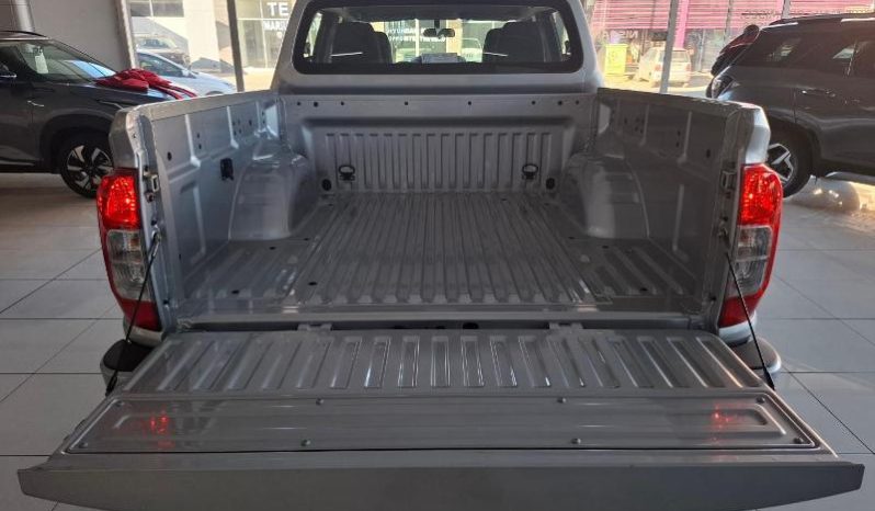 
								Nissan Navara 2.5D Se Plus D Cab 4X2 At full									