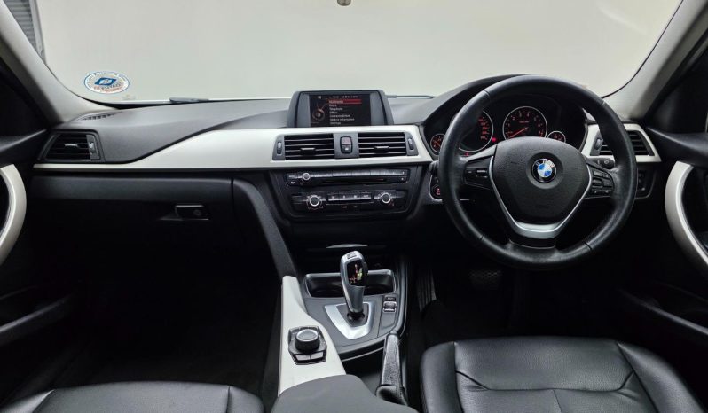 
								BMW 3 Series Sedan 316i Steptronic full									