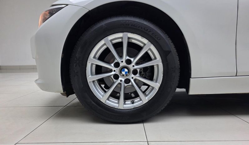 
								BMW 3 Series Sedan 316i Steptronic full									
