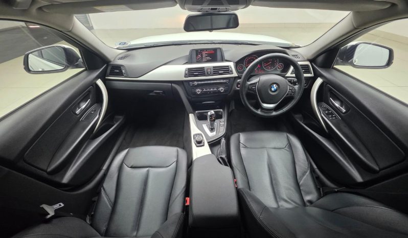 
								BMW 3 Series Sedan 316i Steptronic full									