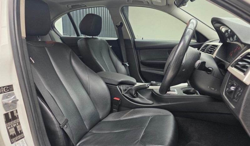 
								BMW 3 Series Sedan 316i Steptronic full									
