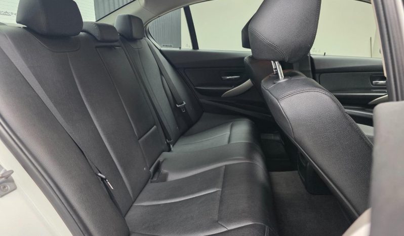 
								BMW 3 Series Sedan 316i Steptronic full									