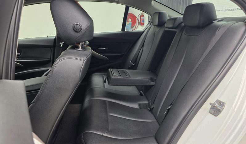 
								BMW 3 Series Sedan 316i Steptronic full									