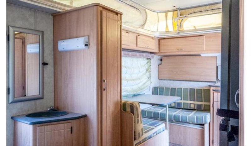
								Caravan Gypsey Romany full									