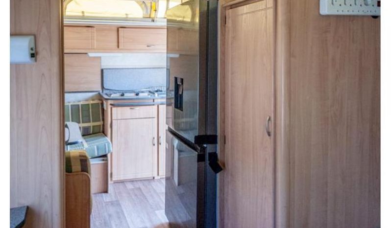 
								Caravan Gypsey Romany full									