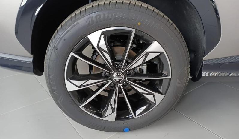 
								MG Hs 1.5T Luxury At full									