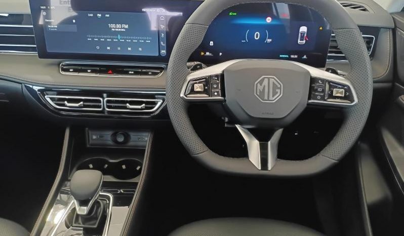 
								MG Hs 2.0T Luxury At full									