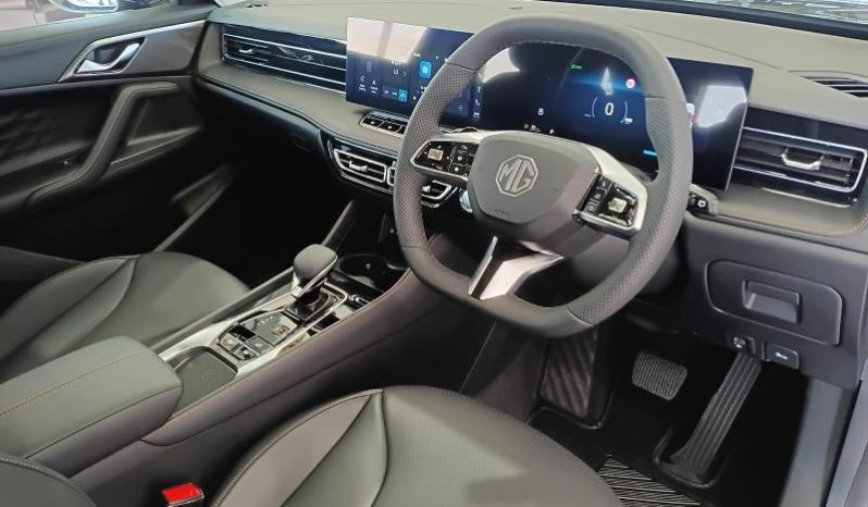 
								MG Hs 2.0T Luxury At full									