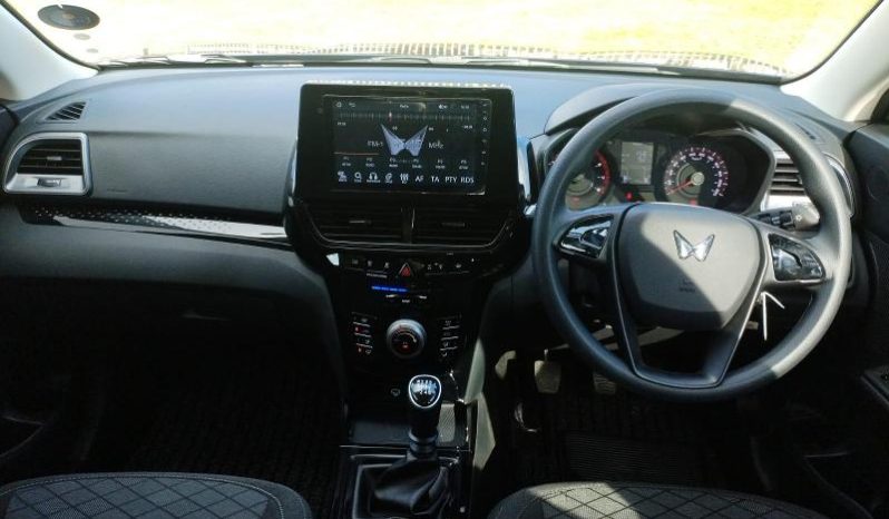 
								Mahindra Xuv3X0 1.2T Mx2 full									