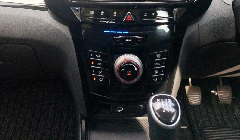 
								Mahindra Xuv3X0 1.2T Mx2 full									