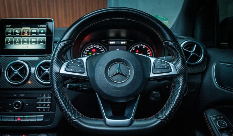 
								Mercedes Benz B-Class B 200 Amg 7G-Dct full									