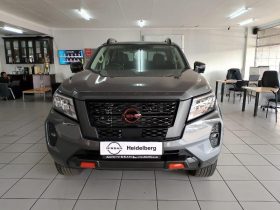 Nissan Navara 2.5D Pro-2X D Cab 4X2 At