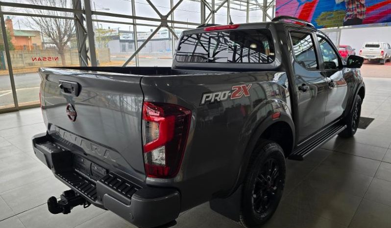 
								Nissan Navara 2.5D Pro-2X D Cab 4X2 At full									