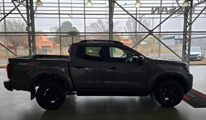 
								Nissan Navara 2.5D Pro-2X D Cab 4X2 At full									