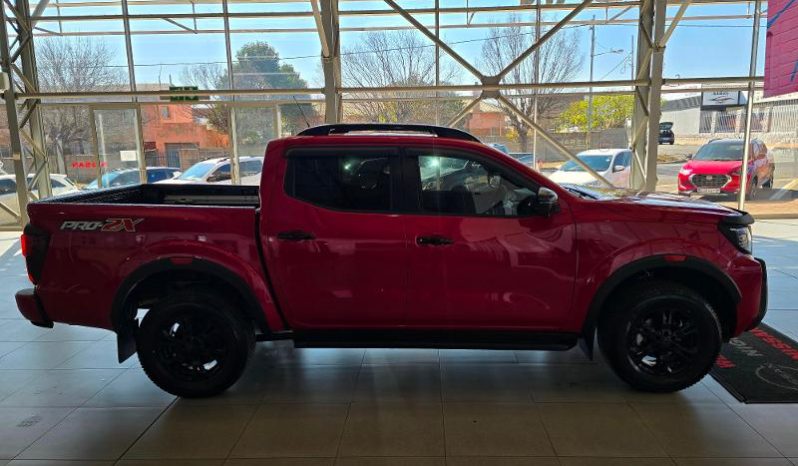 
								Nissan Navara 2.5D Pro-2X D Cab 4X2 At full									