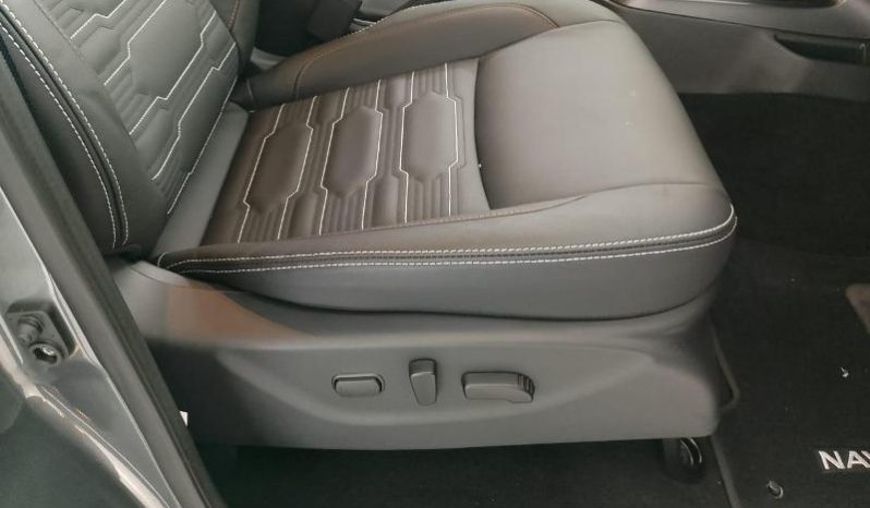 
								Nissan Navara 2.5D Pro-2X D Cab 4X2 At full									