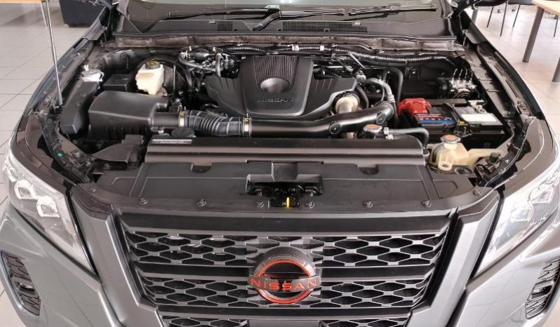 
								Nissan Navara 2.5D Pro-2X D Cab 4X2 At full									