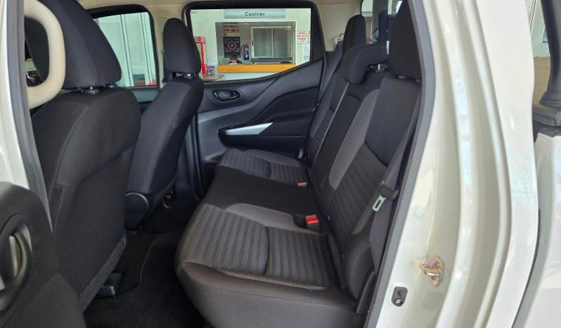 
								Nissan Navara 2.5D Xe D Cab 4X2 full									