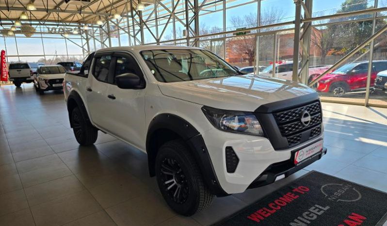 
								Nissan Navara 2.5D Xe D Cab 4X2 full									