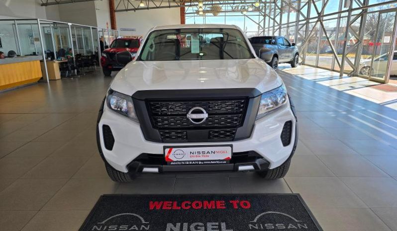 
								Nissan Navara 2.5D Xe D Cab 4X2 full									
