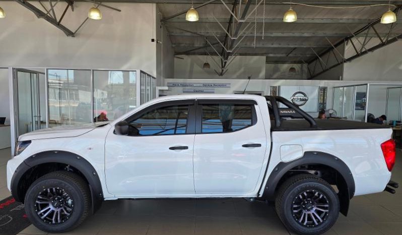 
								Nissan Navara 2.5D Xe D Cab 4X2 full									