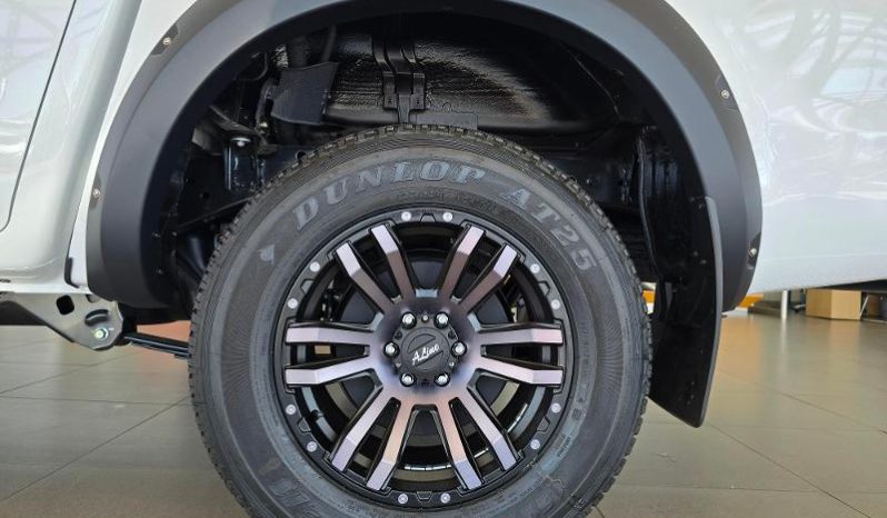 
								Nissan Navara 2.5D Xe D Cab 4X2 full									