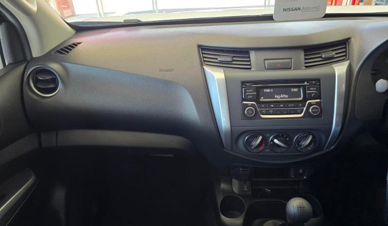 
								Nissan Navara 2.5D Xe D Cab 4X2 full									