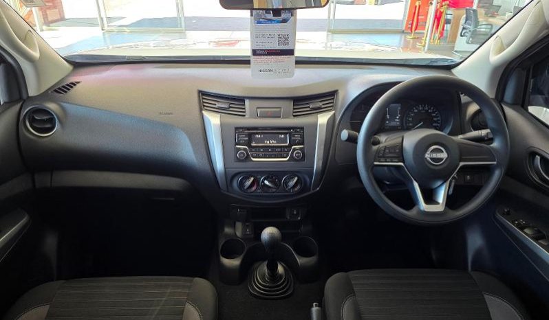
								Nissan Navara 2.5D Xe D Cab 4X2 full									