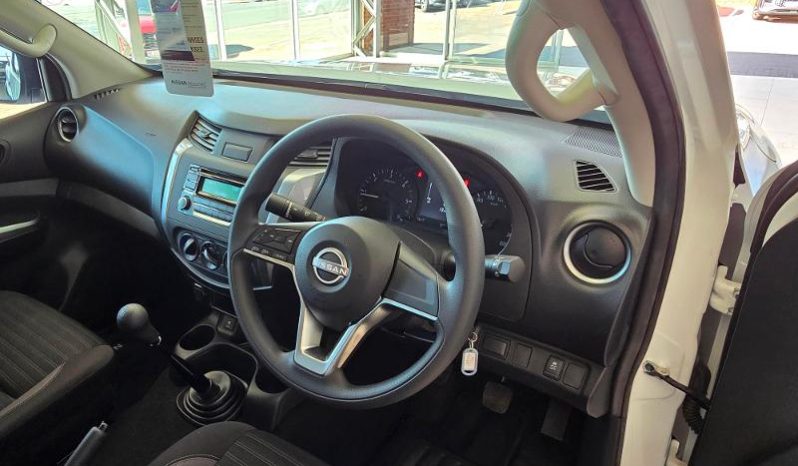 
								Nissan Navara 2.5D Xe D Cab 4X2 full									