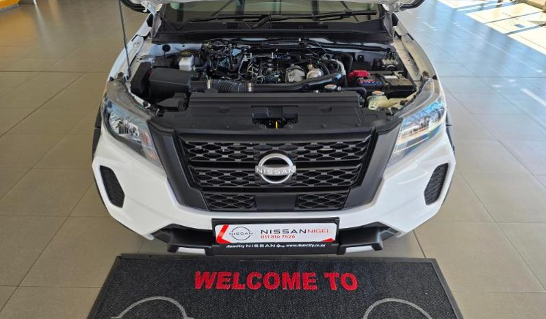 
								Nissan Navara 2.5D Xe D Cab 4X2 full									