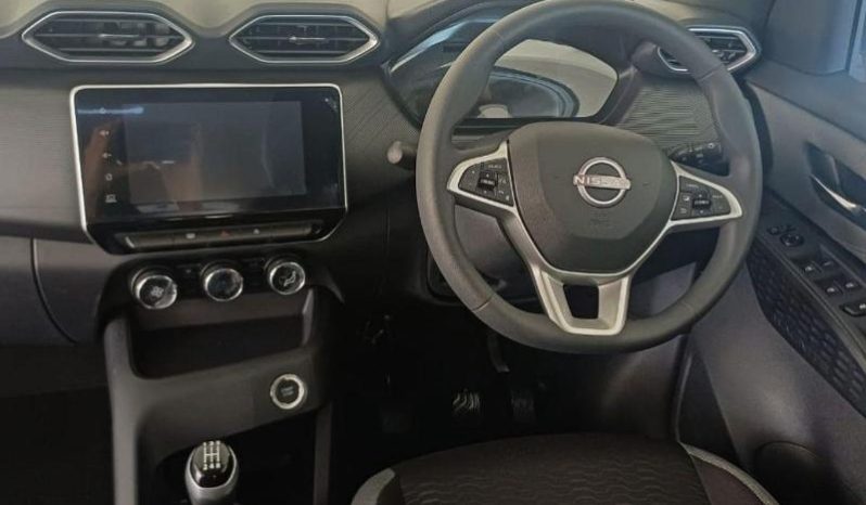
								Nissan Magnite 1.0T Acenta full									