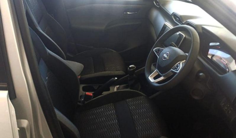 
								Nissan Magnite 1.0T Acenta full									