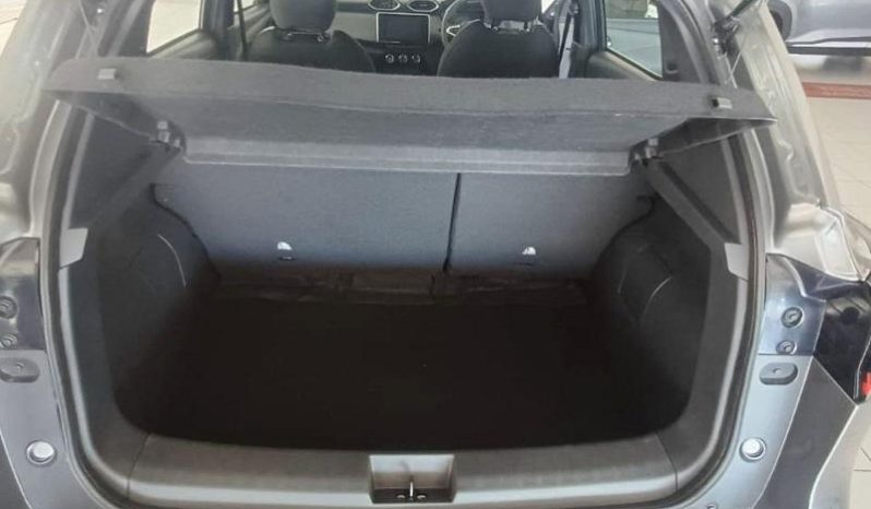 
								Nissan Magnite 1.0T Acenta full									