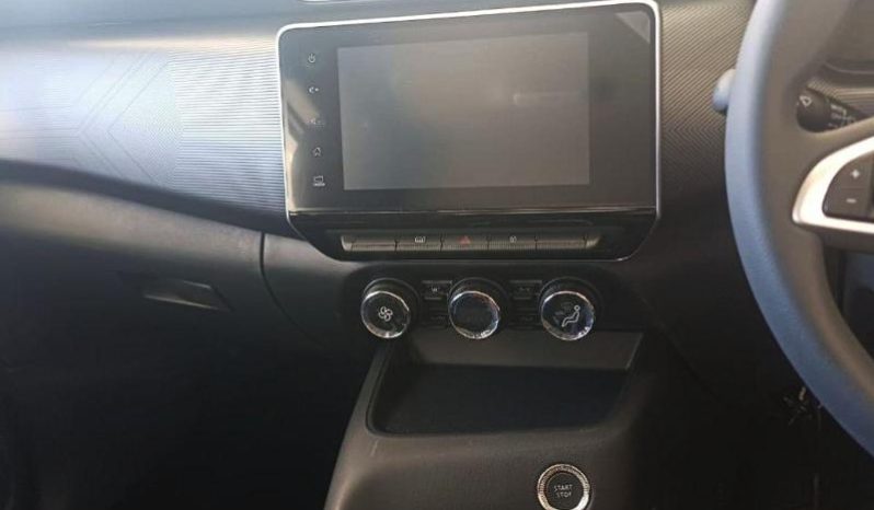 
								Nissan Magnite 1.0T Acenta full									