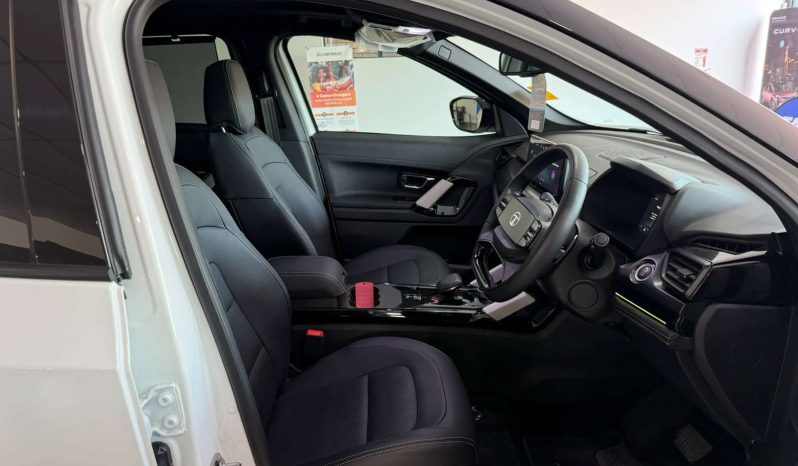
								TATA HARRIER HARRIER 2.0TD FEARLESS + A/T full									