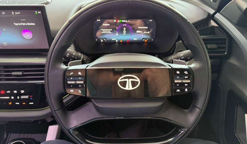 
								TATA HARRIER HARRIER 2.0TD FEARLESS + A/T full									