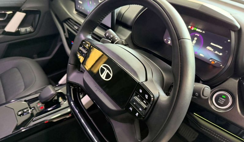 
								TATA HARRIER HARRIER 2.0TD FEARLESS + A/T full									