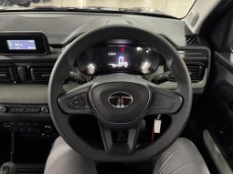 
										Tata Punch 1.2 Adventure full									