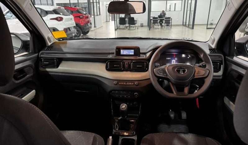 
								Tata Punch 1.2 Adventure full									