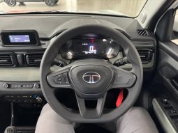 
										Tata Punch 1.2 Adventure full									