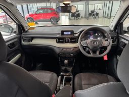 
										Tata Punch 1.2 Adventure full									