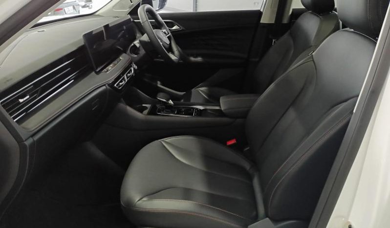 
								MG Hs 1.5T Luxury At full									