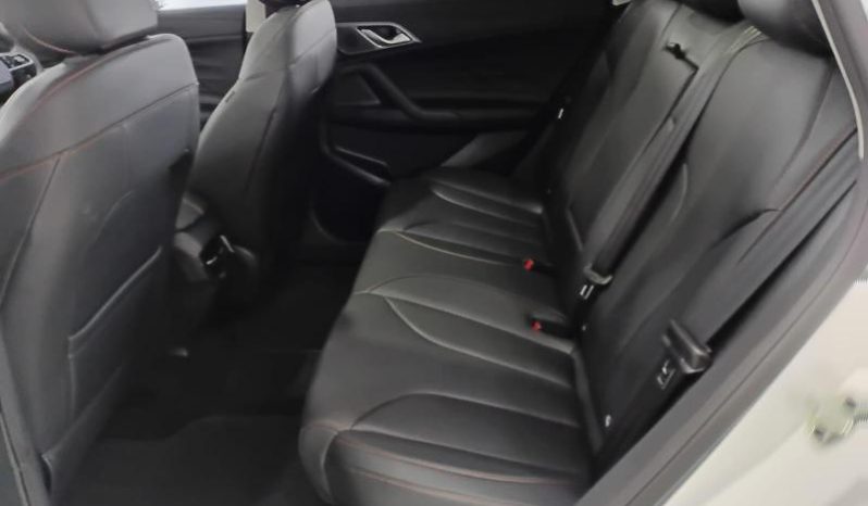 
								MG Hs 1.5T Luxury At full									