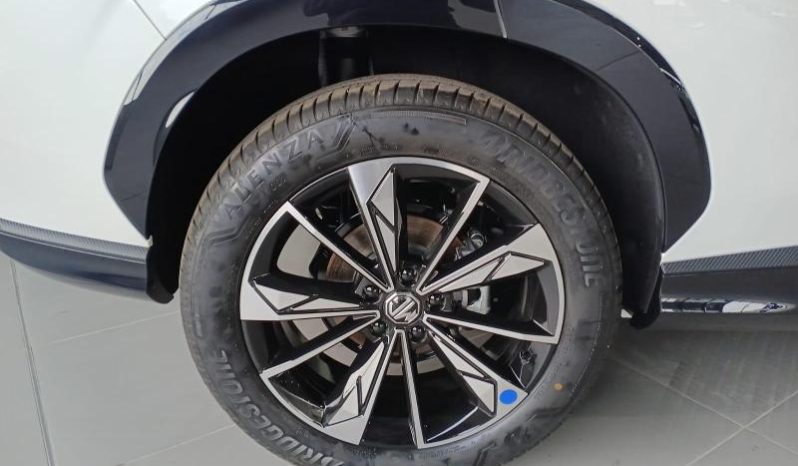 
								MG Hs 1.5T Luxury At full									