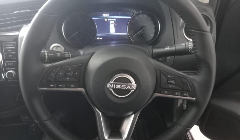
								Nissan Navara 2.5D Le Plus D Cab 4X2 At full									